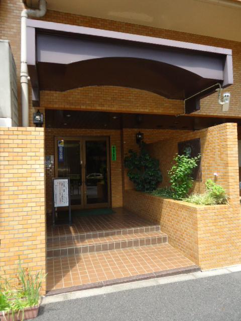 Entrance. Common areas