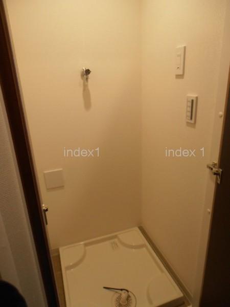 Other. Laundry Area is Yes installed in the hallway