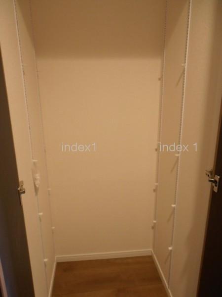 Receipt. Shoes-in closet equipped