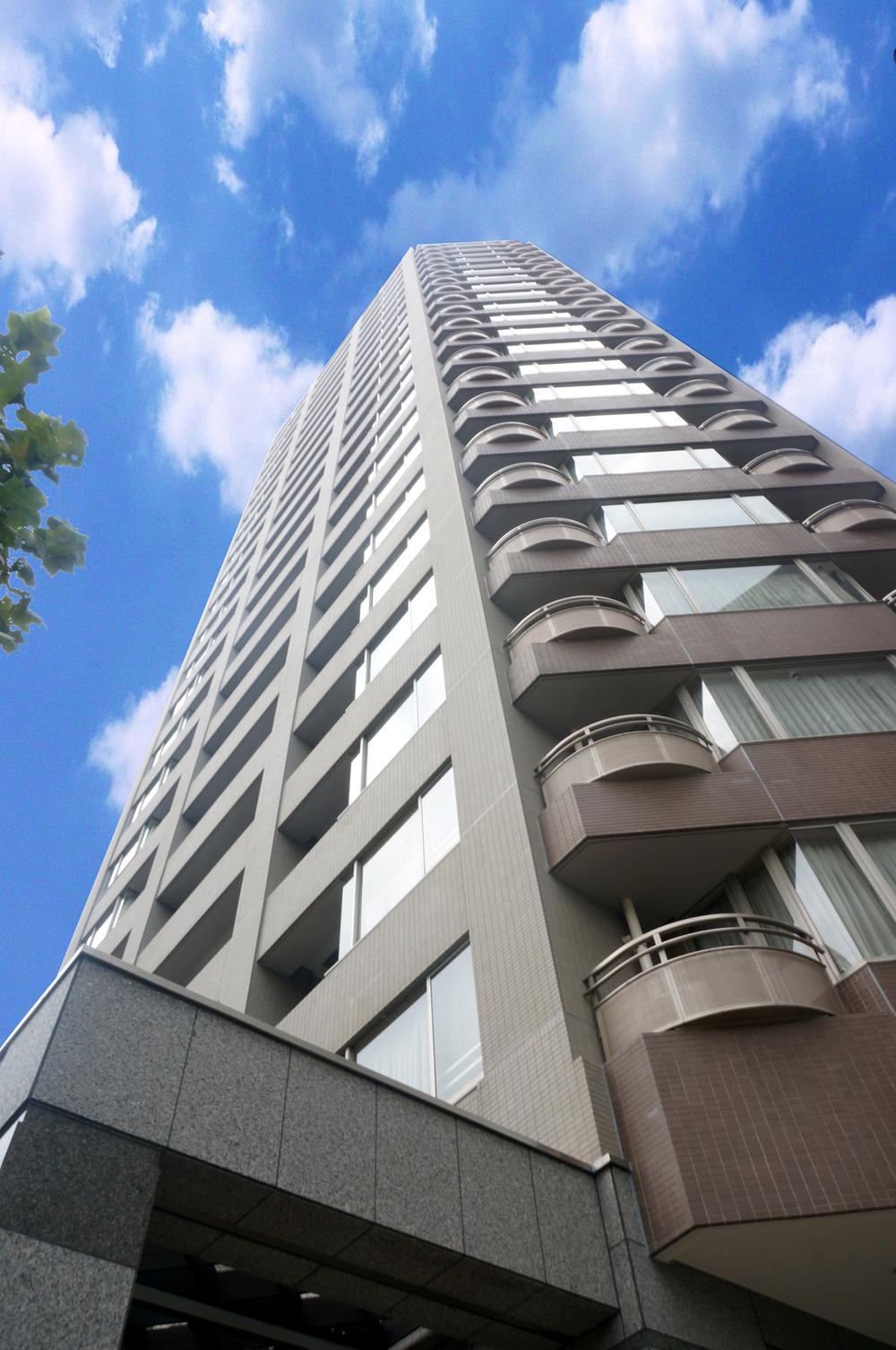 Local appearance photo. Shinjuku-ku, Nishi-Waseda, Tower apartment of dignity to feel the taste along the Kanda River