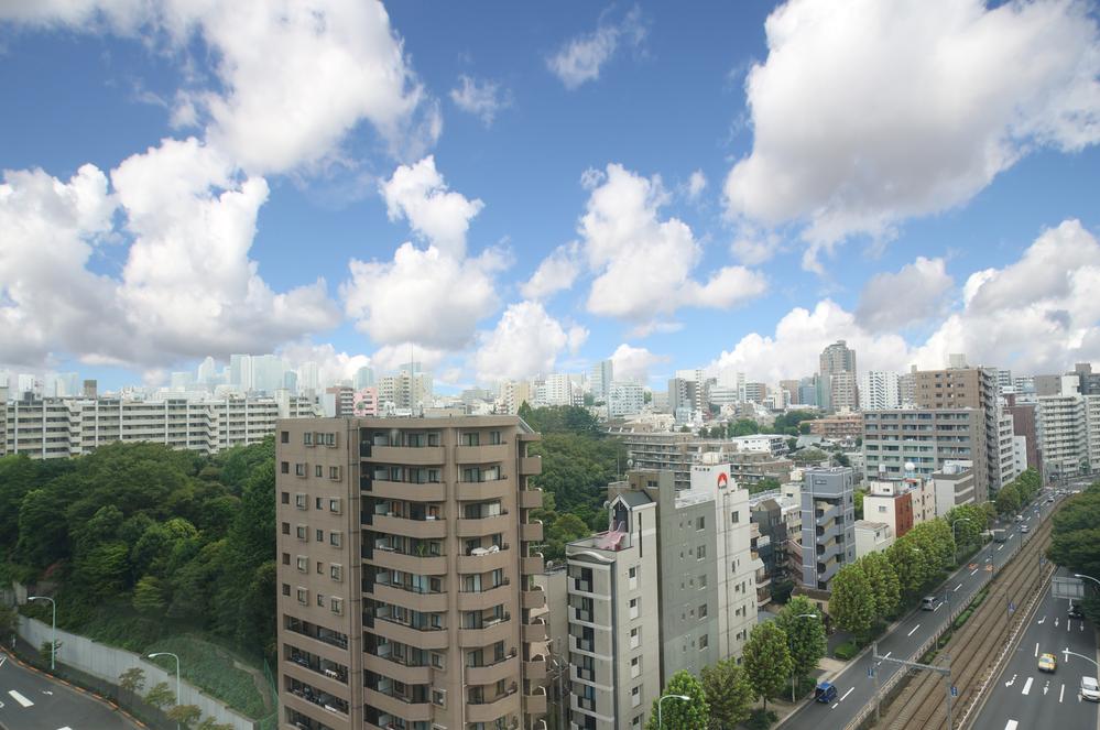 View photos from the dwelling unit. You can wish the open-minded view overlooking the city center from the LD.