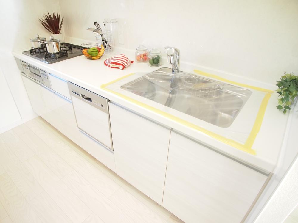 Kitchen. Indoor (12 May 2013) Shooting