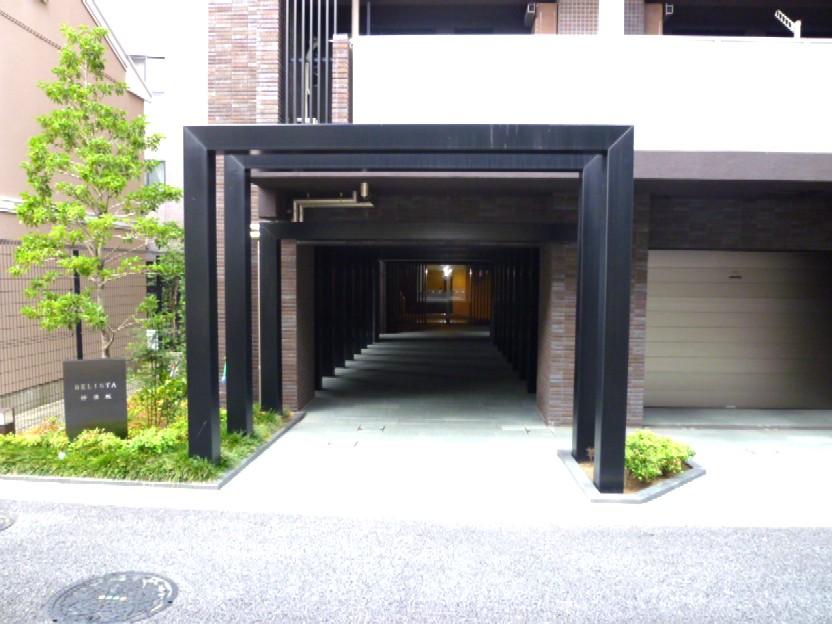 Entrance. Common areas