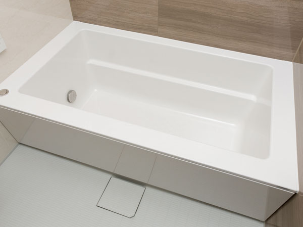 Bathing-wash room.  [Straight-type tub] It has adopted the straight-through bathtub. The clean space full of beauty and functionality that takes advantage of the structure of the surface, You can enjoy a comfortable bath time.