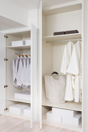 Receipt.  [System storage] Closet of each room is, Tastes and lifestyle of the person you wish to use, It has adopted a system storage that can be added a part in the option (paid), depending on the room application.   ※ Some dwelling unit is, We have established and distribution board to the top.