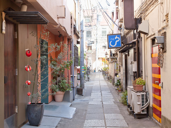 Surrounding environment. Araki-cho streets (about 400m ・ A 5-minute walk)