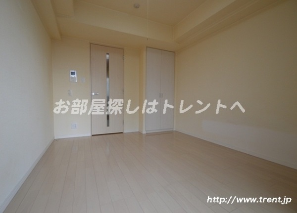 Living and room. It is 1K photo of the same building in Room difference. Please see for reference.