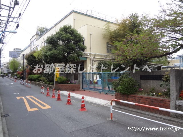 Primary school. 585m to Shinjuku Ward Okubo Elementary School (elementary school)