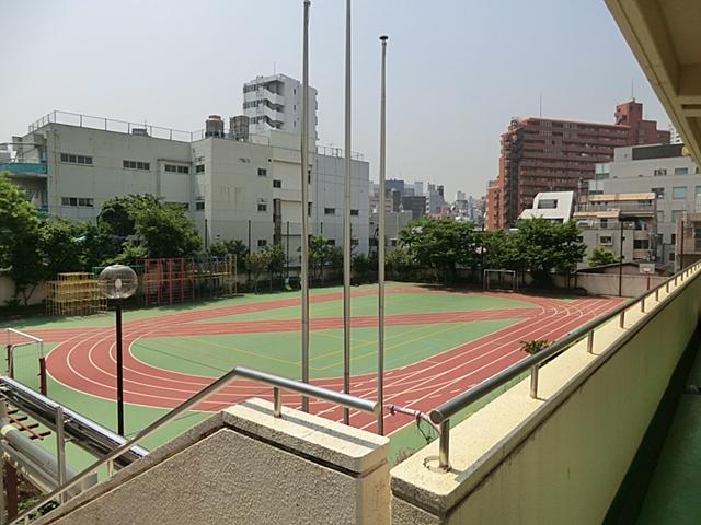 Primary school. 575m to Shinjuku Ward Tomihisa Elementary School