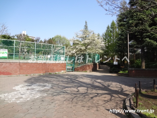 park. 651m until Kitashinjuku park (park)