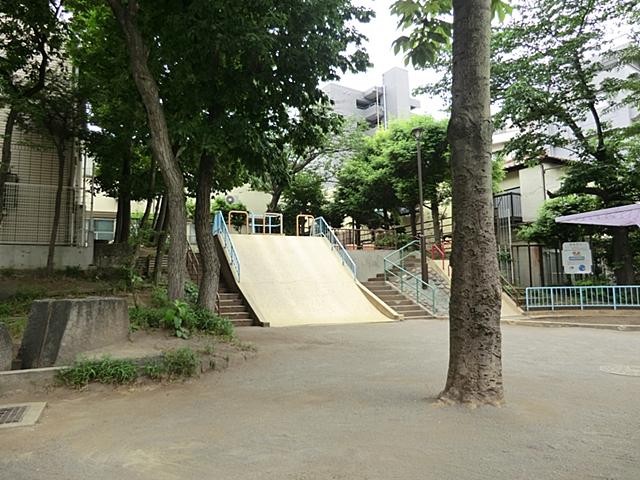 park. 310m until Waseda park (2)