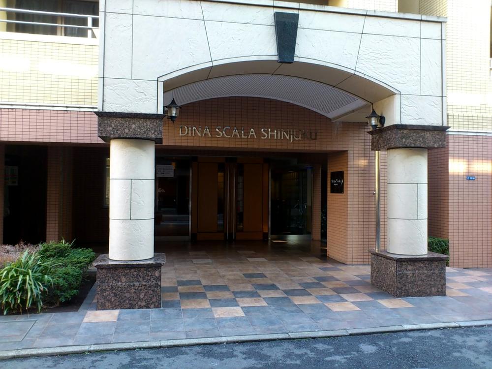 Entrance. Common areas