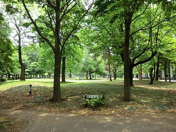 park. 906m to Toyama Park