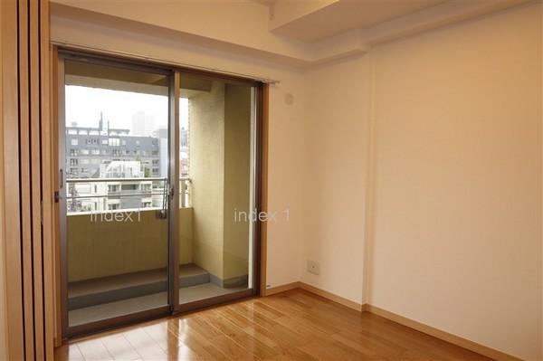 Non-living room. Bright balcony side Western-style