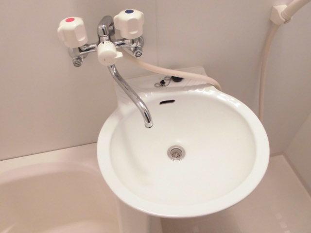 Wash basin, toilet