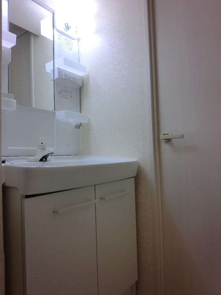 Wash basin, toilet. Indoor (12 May 2013) Shooting