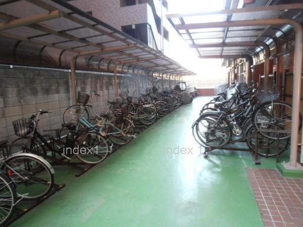 Other common areas. Bicycle parking is free Available (2013 / December)