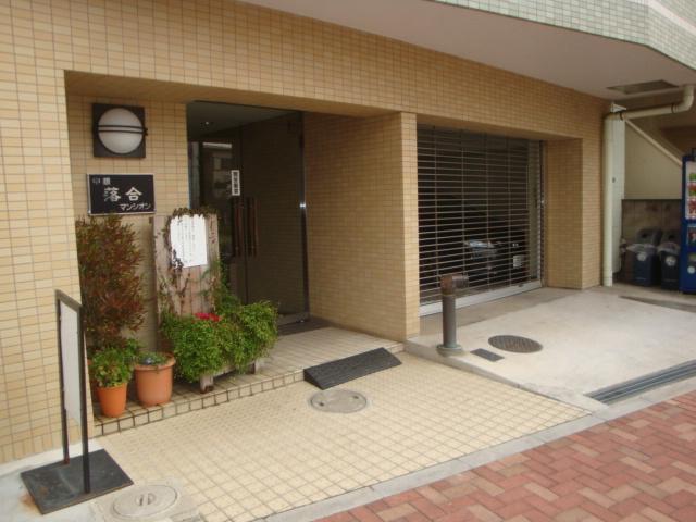 Entrance. Local (12 May 2013) Shooting