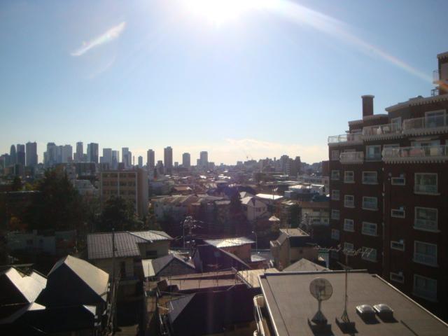 View photos from the dwelling unit. View from the site (December 2013) Shooting