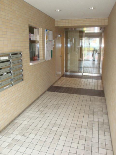 Entrance. Common areas