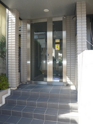Entrance. Shared entrance, This is an automatic lock support of peace of mind!
