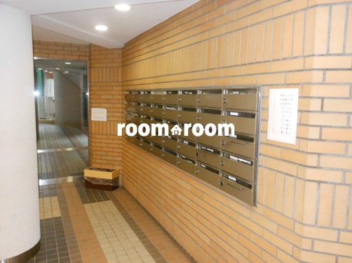 Entrance. Mailbox