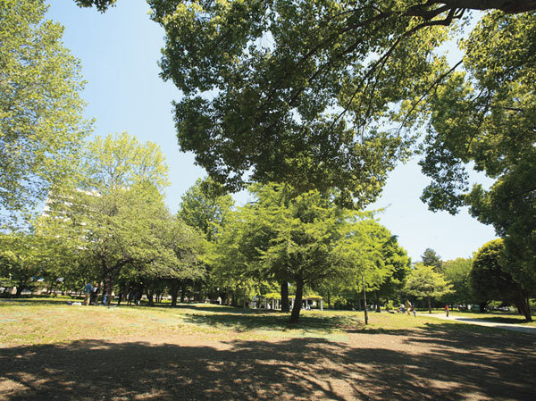 Surrounding environment. Toyama Park (about 1130m ・ Bike about 6 minutes) (B)