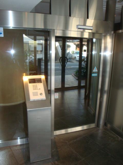Entrance. Common areas