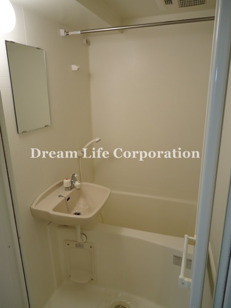 Bath. ※ In fact the we use the photos in the same building may be different.