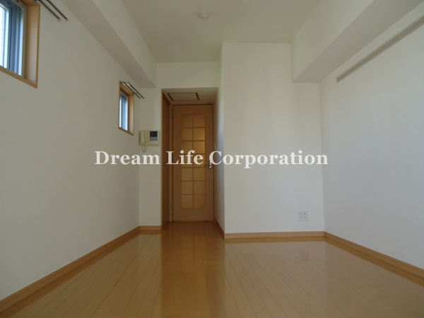 Living and room. ※ In fact the we use the photos in the same building may be different.