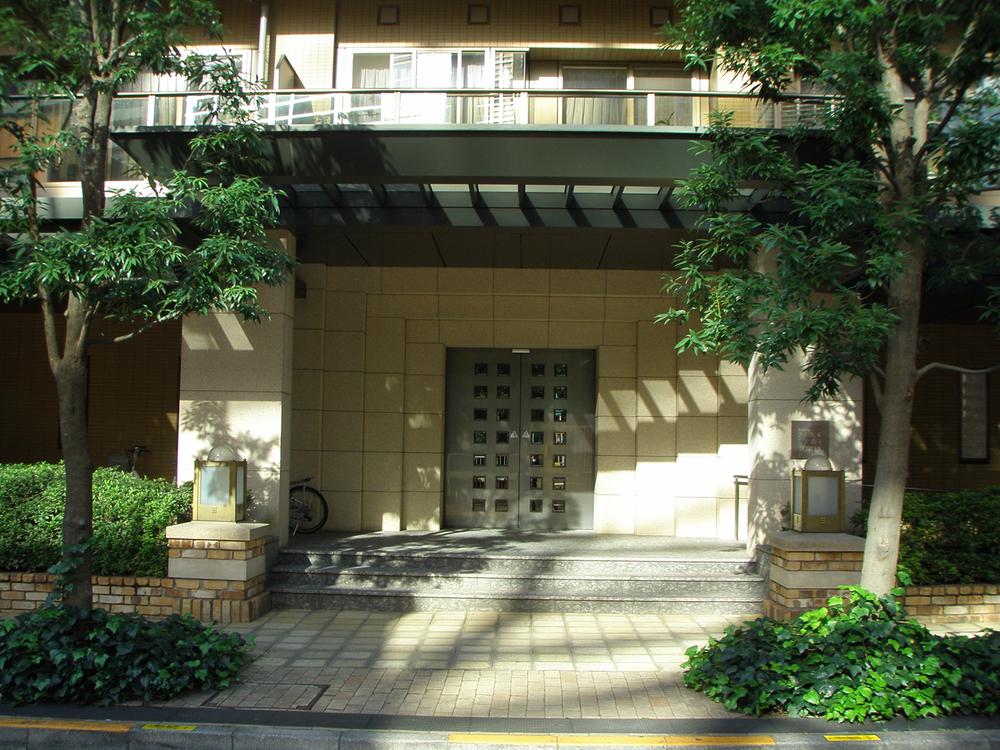 Entrance. Common areas