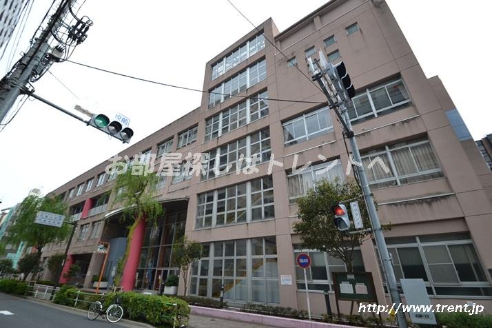 Primary school. 719m to Shinjuku Ward Yotsuya Elementary School (elementary school)
