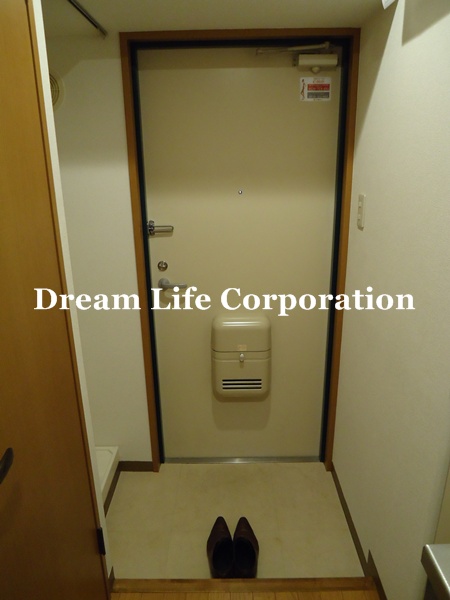 Entrance. ※ In fact the we use the photos in the same building may be different.
