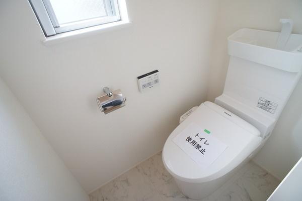 Toilet. B Building toilet