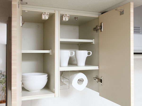Kitchen.  [Hanging cupboard] Standard equipped with a hanging cupboard increase the storage capacity by using effectively the space.