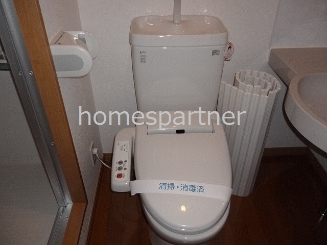 Toilet. F.