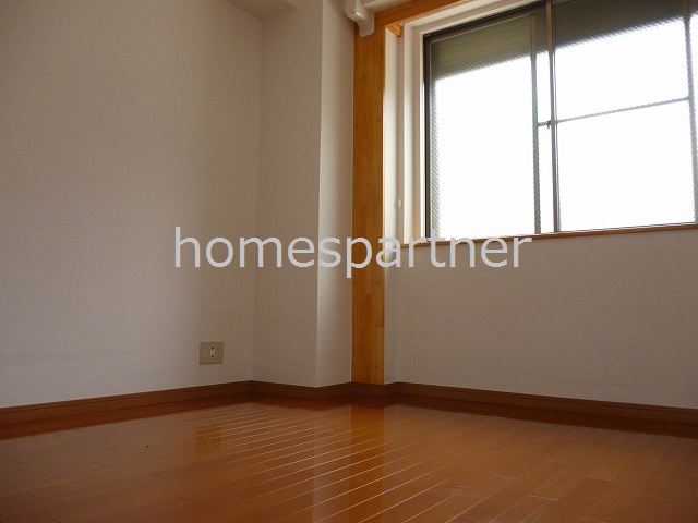 Living and room. F.