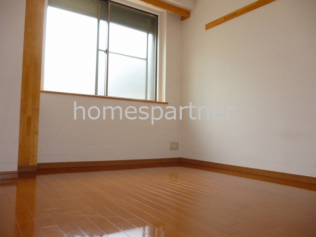 Living and room. F.