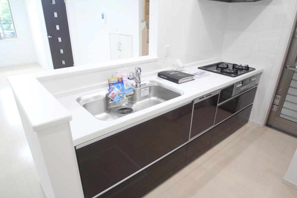 Kitchen. Dishwasher ・ It is a water purifier with a system Kitchen.