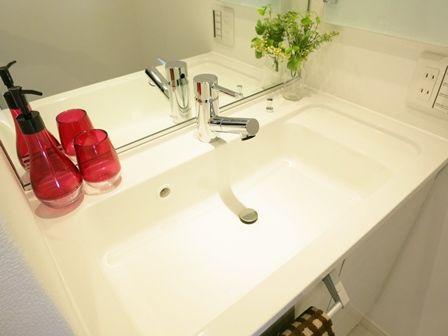 Wash basin, toilet. ~ Already the new interior renovation ~