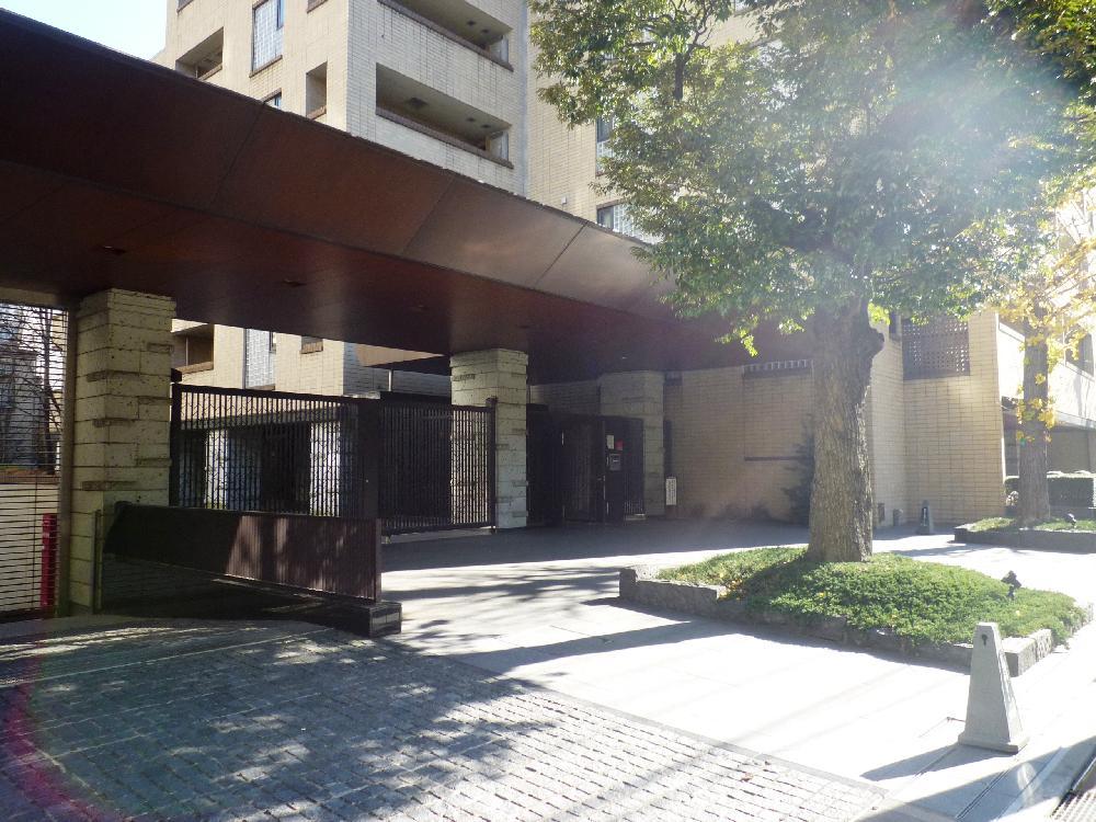Entrance. Entrance (12 May 2013) Shooting