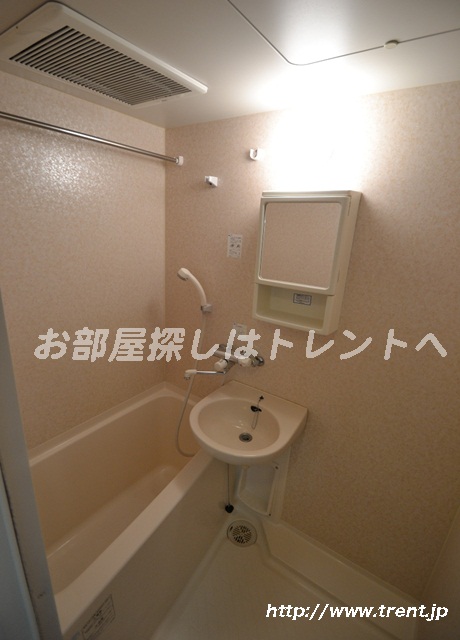 Bath. It is a photograph of 1K type of the same building the seventh floor. Please see for reference.