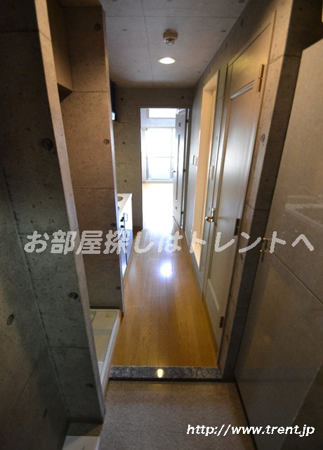 Entrance. It is a photograph of 1K type of the same building the seventh floor. Please see for reference.