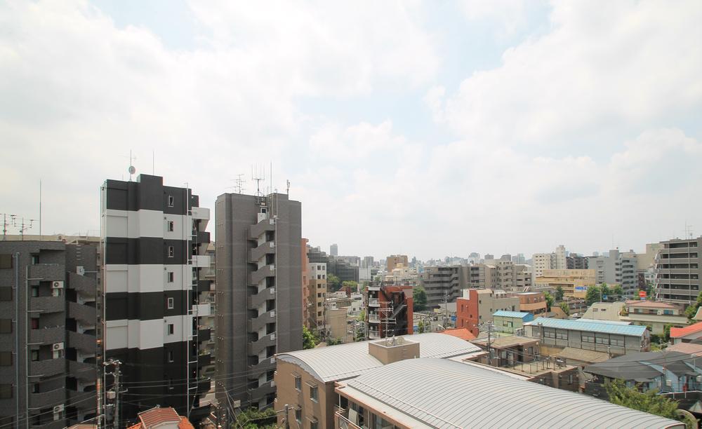 View photos from the dwelling unit. Per hill, It spreads the view that opened on the south side.