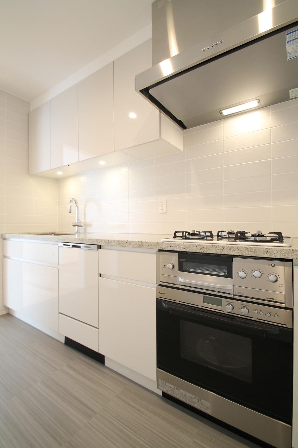 Kitchen. 2way correspondence of kitchen