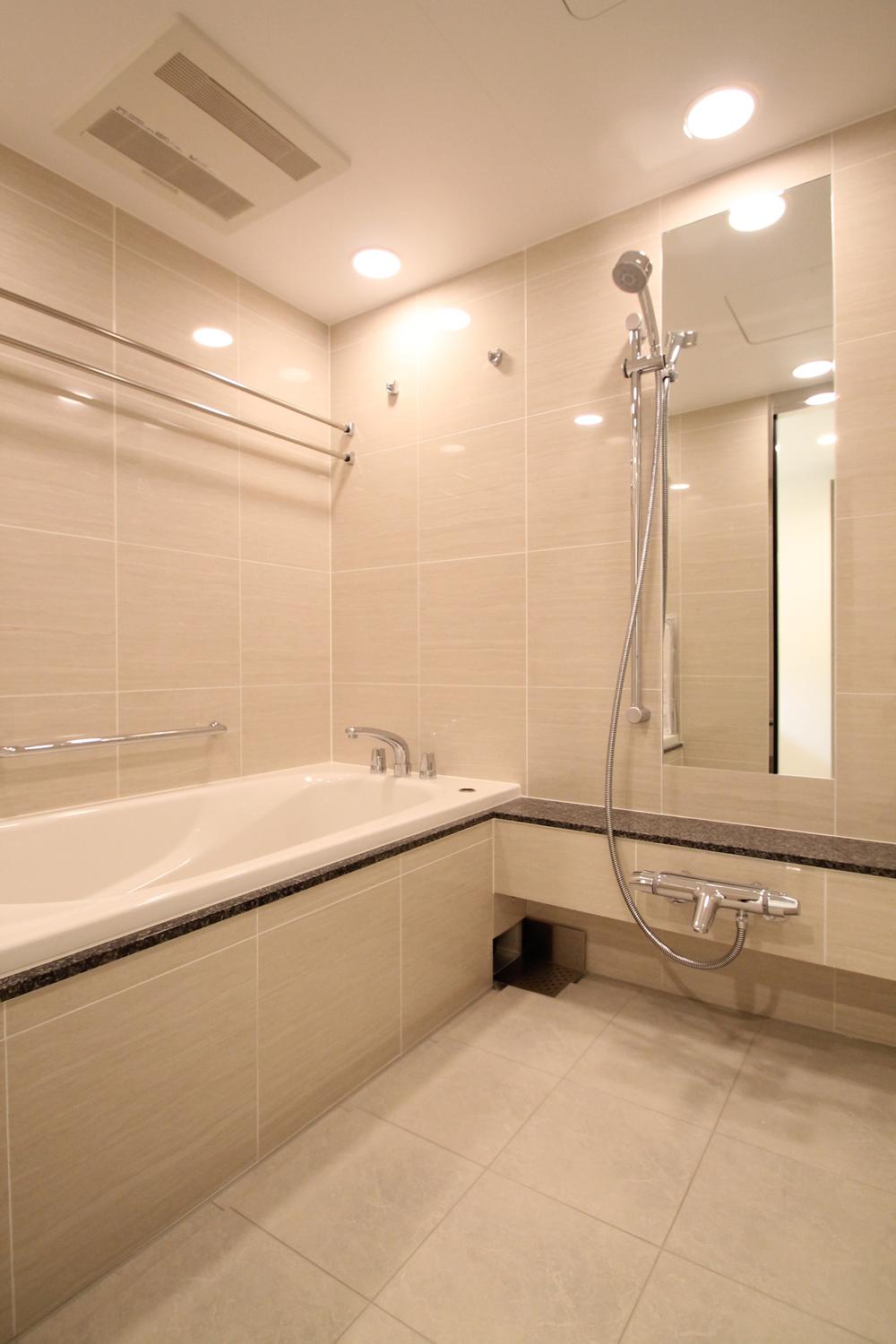 Bathroom. 1620 spacious bathroom of size