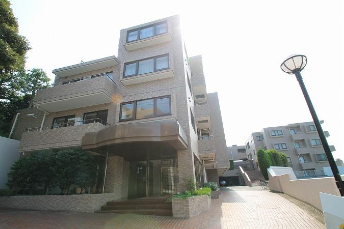 Local appearance photo. Away from the hustle and bustle of the main street was residential area. Open-minded housing that upland areas of elevation about 29m is grant.