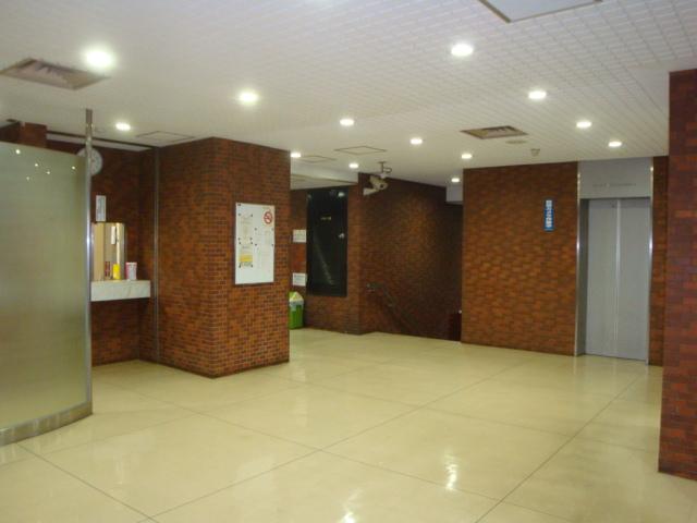 Entrance. Common areas