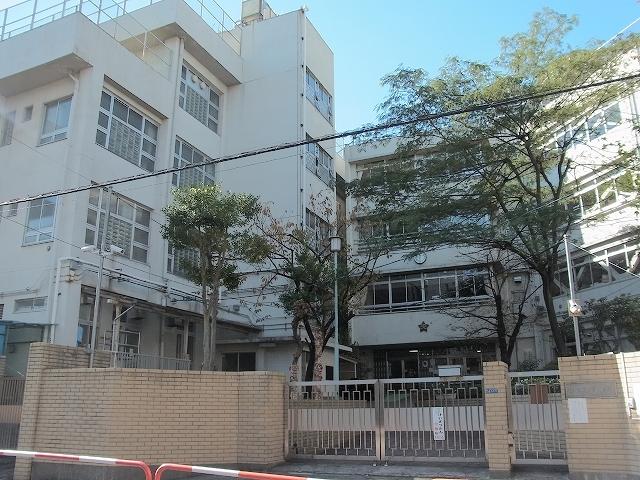 Primary school. 163m to Tenjin elementary school