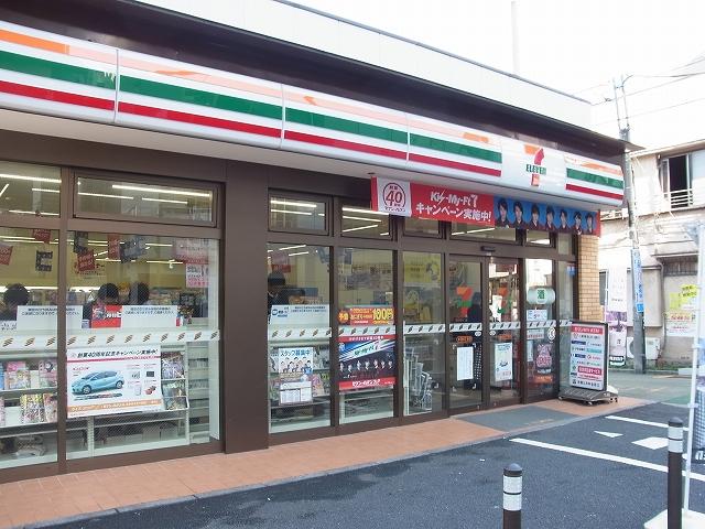 Convenience store. 251m to Seven-Eleven Shinjuku 6-chome